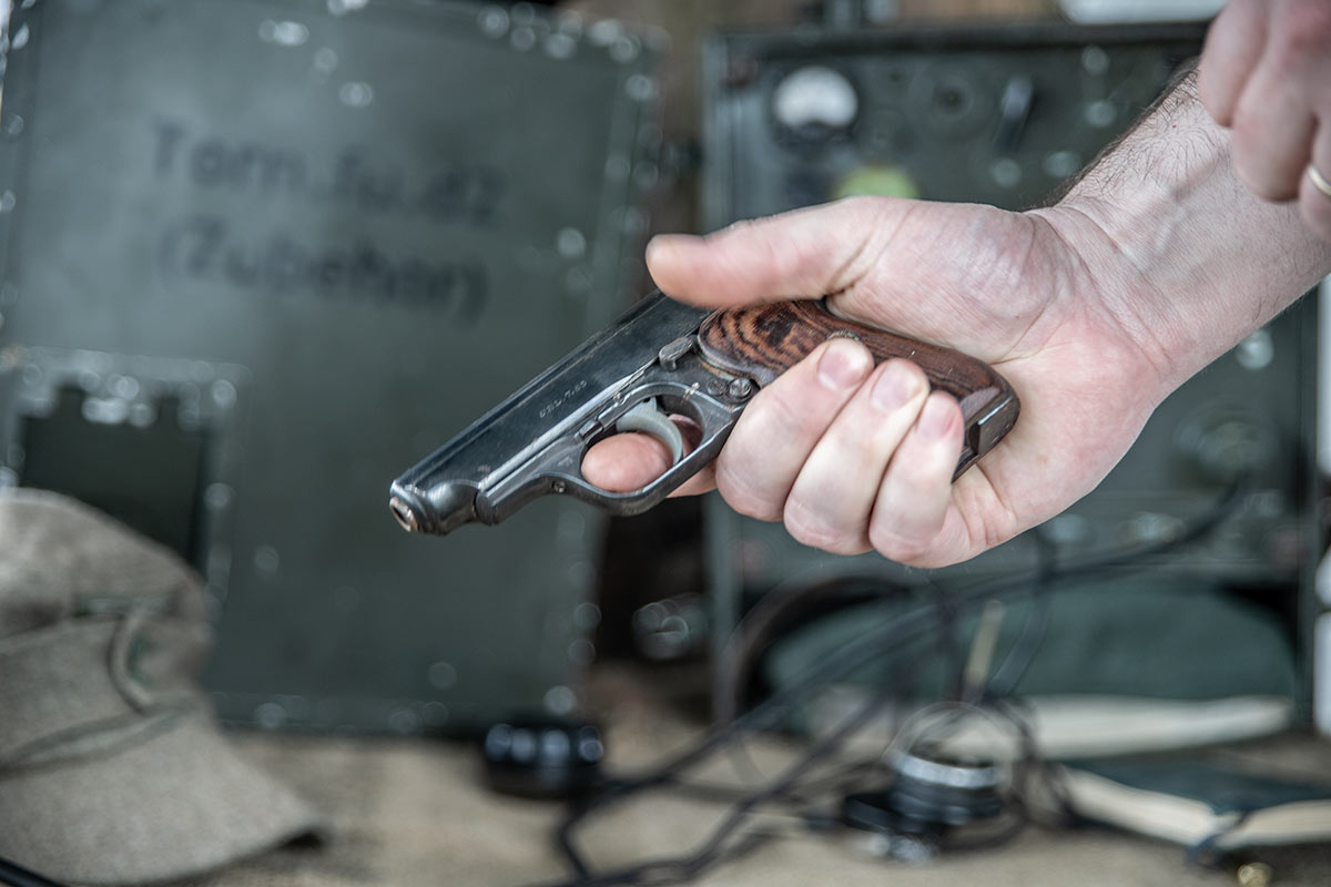 Pistolet Sauer M38 H en main