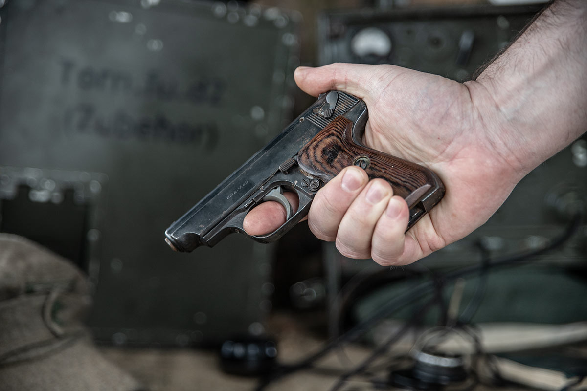 Pistolet Sauer M38 H en main