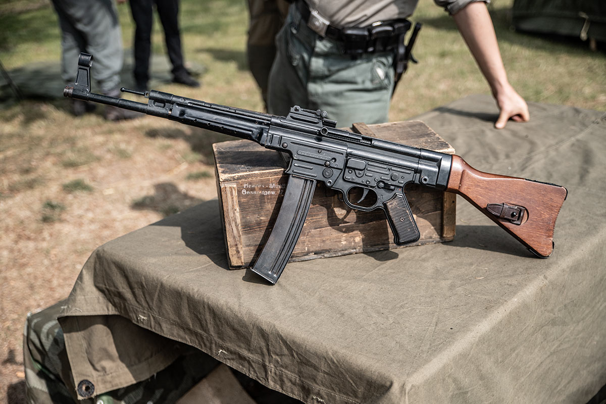 STG 44