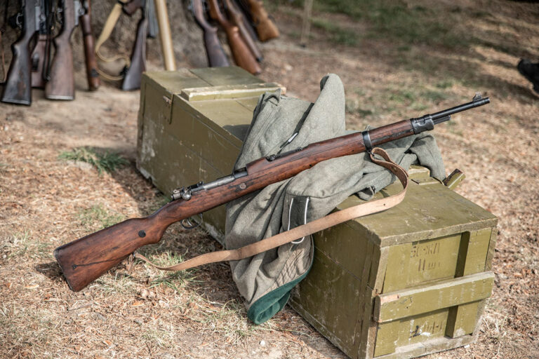 fusil VZ 24 avec sangle en cuir – idéale pour reconstitution historique ou tournage de guerre.